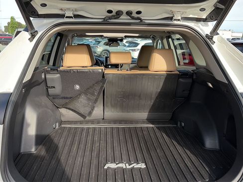 Used 2023 Toyota RAV4 XLE Premium image 3