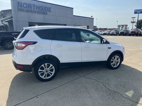 Used 2017 Ford Escape SE FWD image 3