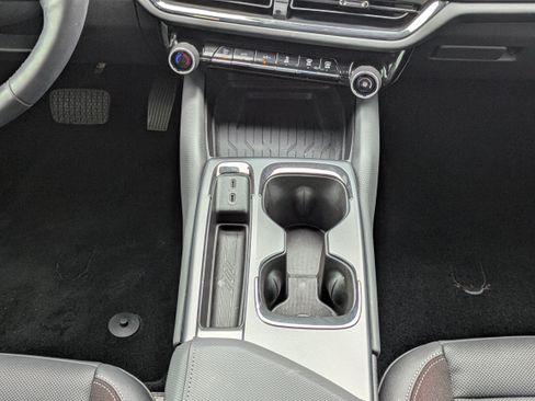 Used 2024 Chevrolet Equinox EV RS FWD image 19