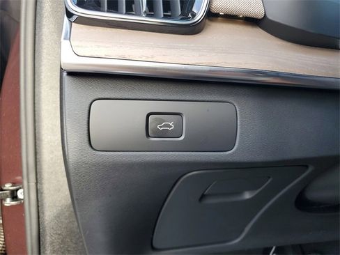 Used 2025 Volvo XC90 B6 Ultra w/ Protection Package Premier image 28