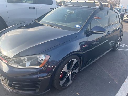 Used 2017 Volkswagen Golf S image 6