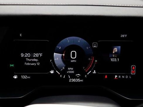 Used 2025 GMC Acadia Elevation image 9