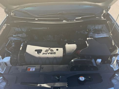 Used 2020 Mitsubishi Outlander ES image 11