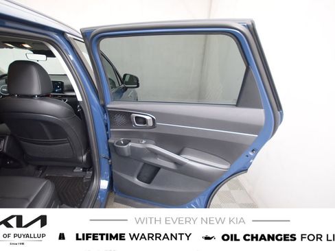 New 2025 Kia Sorento S image 13