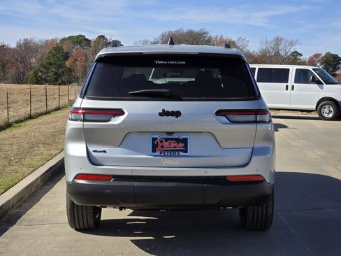 New 2025 Jeep Grand Cherokee L Altitude image 4