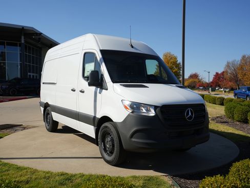 New 2025 Mercedes-Benz Sprinter 2500 image 9