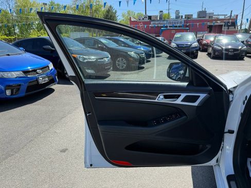Used 2015 Hyundai Genesis 3.8 RWD image 13