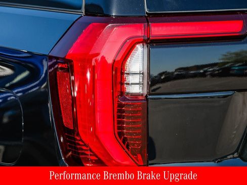 Used 2025 GMC Yukon Denali Ultimate AWD/4WD image 8