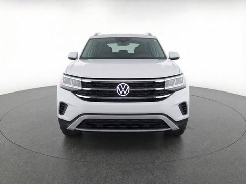 Used 2025 Volkswagen Atlas SE image 2