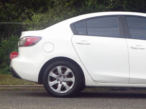 Used 2010 MAZDA MAZDA3 i Sport image 22