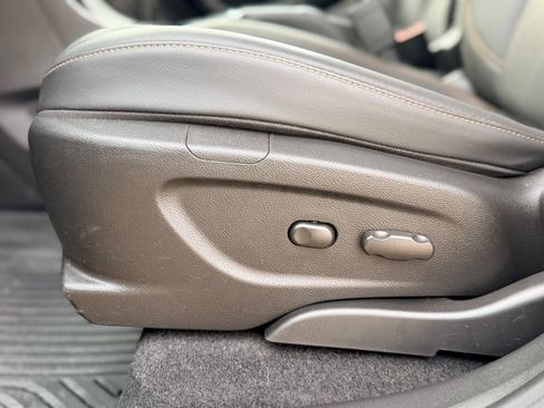 Used 2021 Chevrolet Trax LT w/ Sport Edition image 8