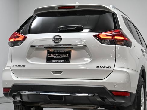 Used 2019 Nissan Rogue SV image 39