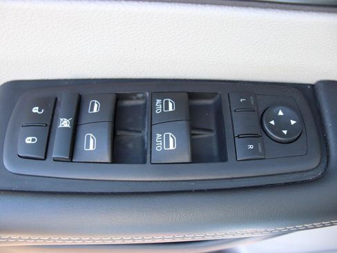 Used 2024 Chrysler Pacifica Touring-L FWD image 53