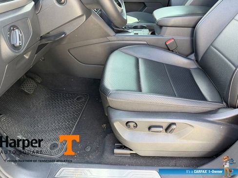 Used 2023 Volkswagen Atlas Cross Sport SE w/ Panoramic Sunroof Package FWD image 13