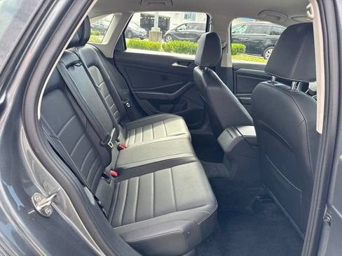 Used 2024 Volkswagen Jetta SE FWD image 11