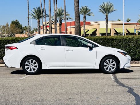 Used 2022 Toyota Corolla LE image 9