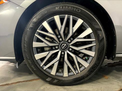 Used 2025 Nissan Altima 2.5 SV image 9