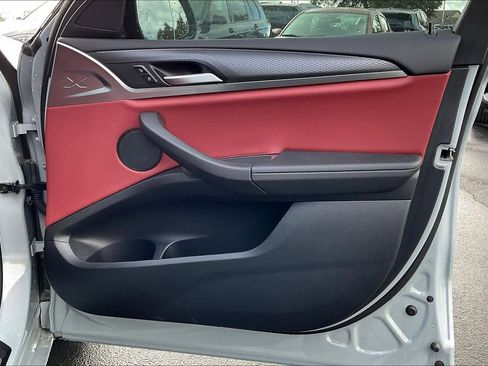 Used 2025 BMW X4 xDrive30i w/ Premium Package image 24