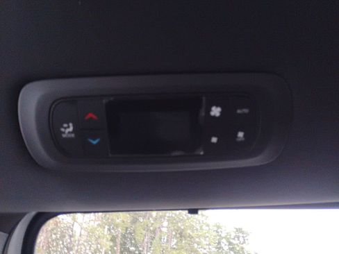 New 2026 Chrysler Pacifica Select image 17