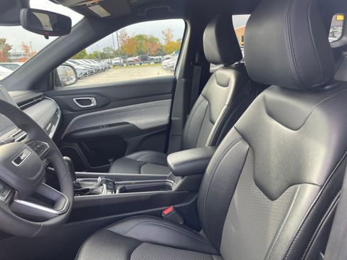 Used 2025 Jeep Compass Latitude image 27