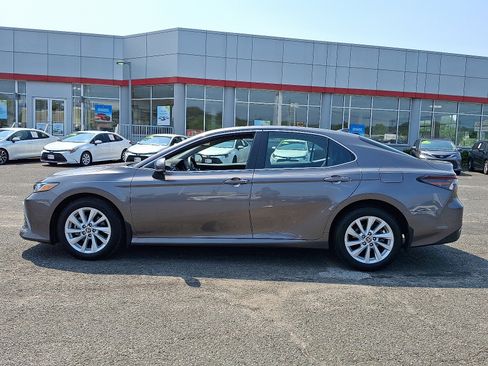 Certified 2023 Toyota Camry LE image 4