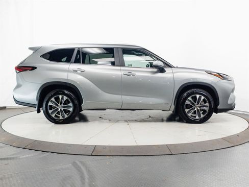 Certified 2025 Toyota Highlander XLE AWD/4WD image 14
