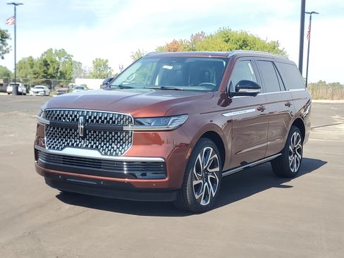 New 2027 Lincoln Navigator Reserve AWD/4WD image 2