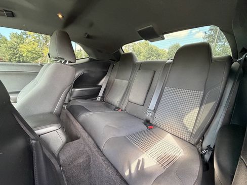 Used 2019 Dodge Challenger SXT RWD image 10