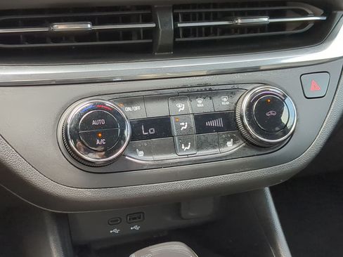 Used 2024 Buick Envista Preferred w/ Convenience I Package FWD image 21