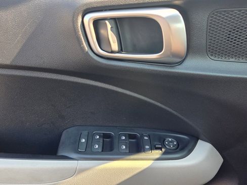 Used 2025 Hyundai Venue SEL image 29