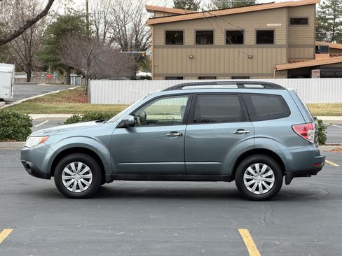 Used 2013 Subaru Forester 2.5X Premium w/ Popular Pkg 2 AWD/4WD image 8