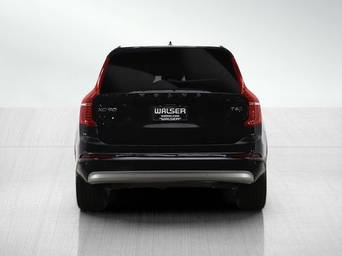 Used 2022 Volvo XC90 T6 Momentum w/ Advanced Package image 4
