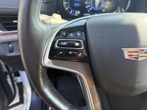 Used 2019 Cadillac Escalade ESV Luxury AWD/4WD image 17
