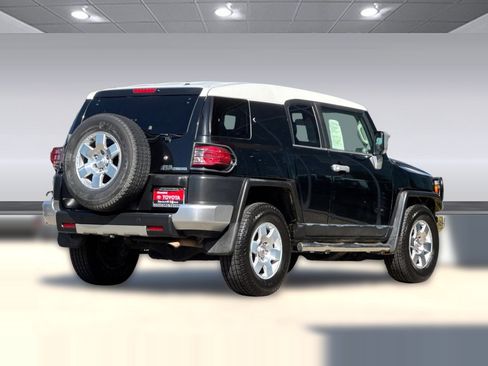 Used 2007 Toyota FJ Cruiser 2WD image 3
