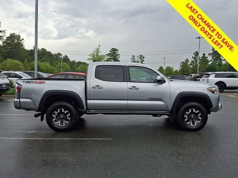 Certified 2023 Toyota Tacoma TRD Off-Road w/ Black Out Package (TMS) AWD/4WD image 9