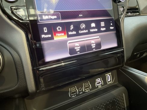 Used 2026 RAM 1500 Laramie AWD/4WD image 29