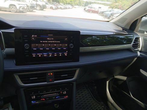 New 2025 Volkswagen Taos SEL image 17