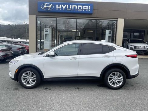 Used 2024 Buick Envista Preferred w/ Convenience I Package image 2