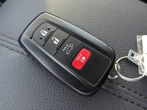 Used 2023 Toyota RAV4 XLE Premium image 30