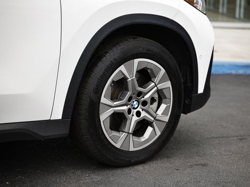 Used 2023 BMW X1 xDrive28i image 5