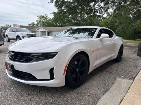 Used 2020 Chevrolet Camaro LT w/ Technology Package RWD image 3