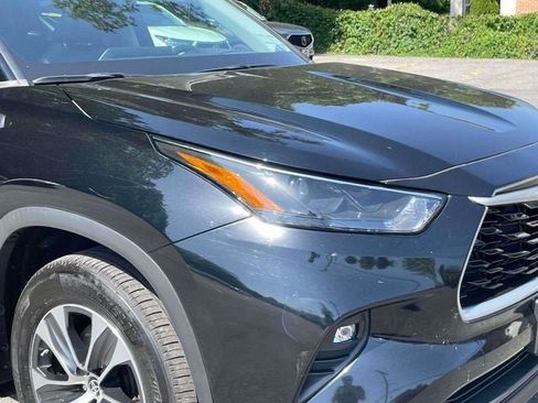 Used 2023 Toyota Highlander XLE AWD/4WD image 11