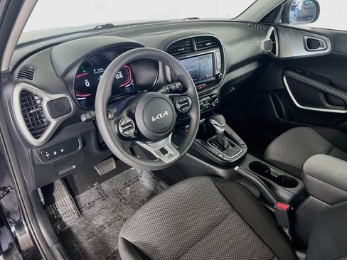 Used 2023 Kia Soul LX w/ LX Technology Package FWD image 11