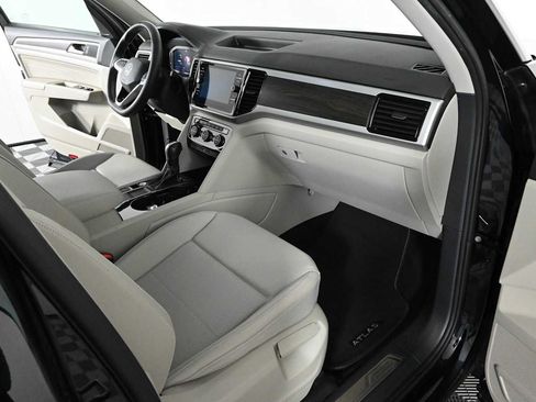 Certified 2023 Volkswagen Atlas SE w/ Panoramic Sunroof Package FWD image 11
