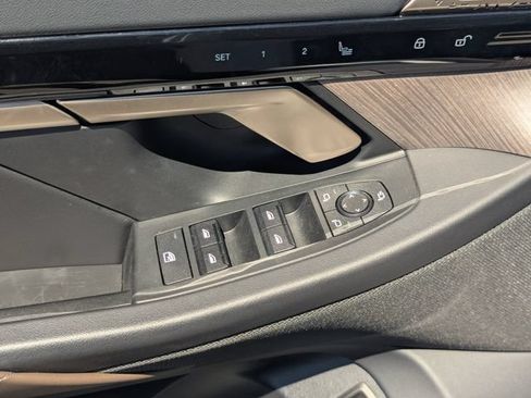Used 2025 BMW 530i xDrive AWD/4WD image 23