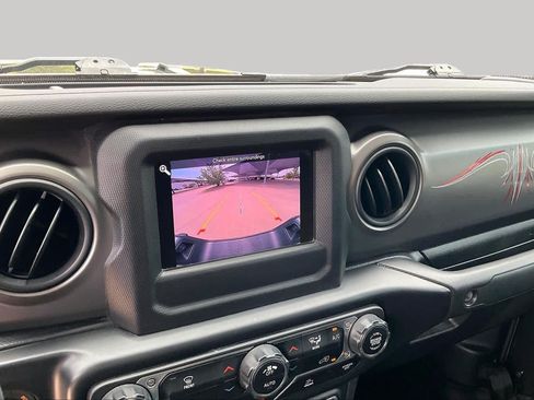 Used 2022 Jeep Gladiator Sport AWD/4WD image 25