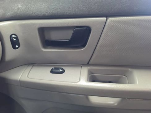 Used 2006 Ford Taurus SE FWD image 17