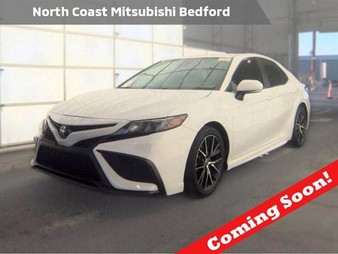 Used 2024 Toyota Camry SE FWD image 1