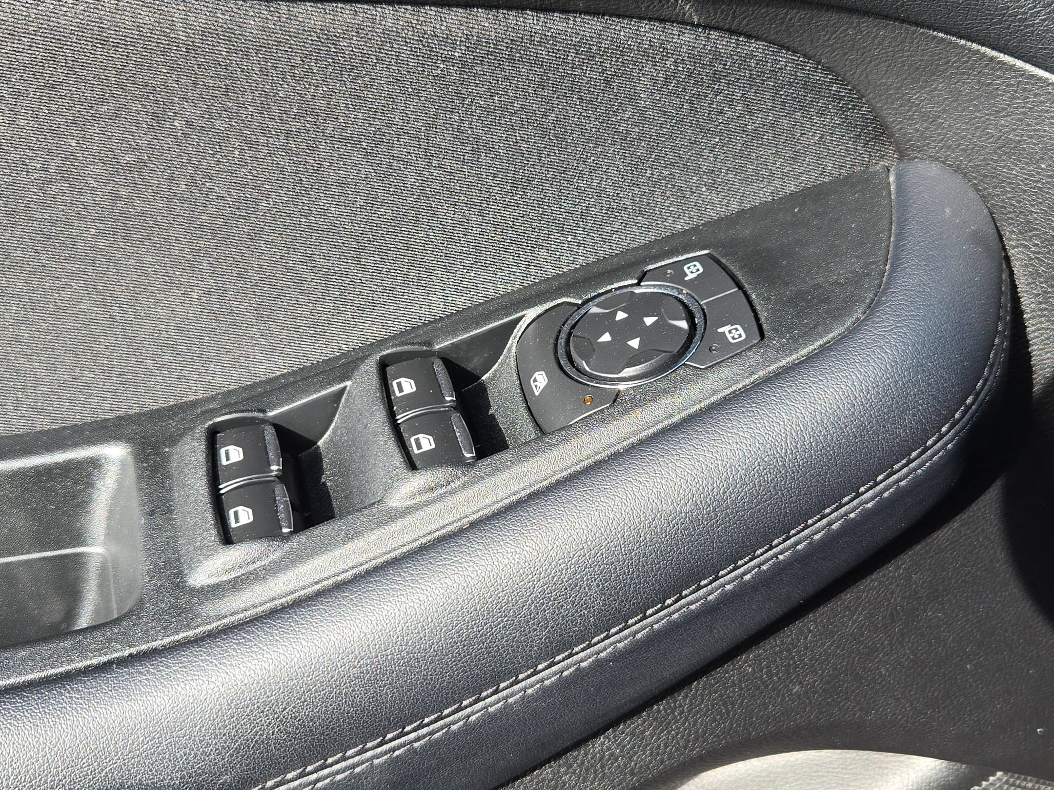 Used 2018 Ford Edge SE FWD image 11