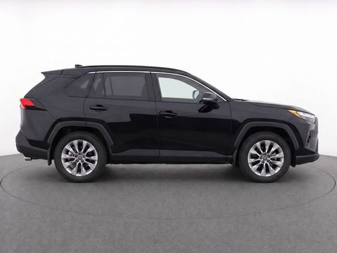 Used 2025 Toyota RAV4 XLE AWD/4WD image 8